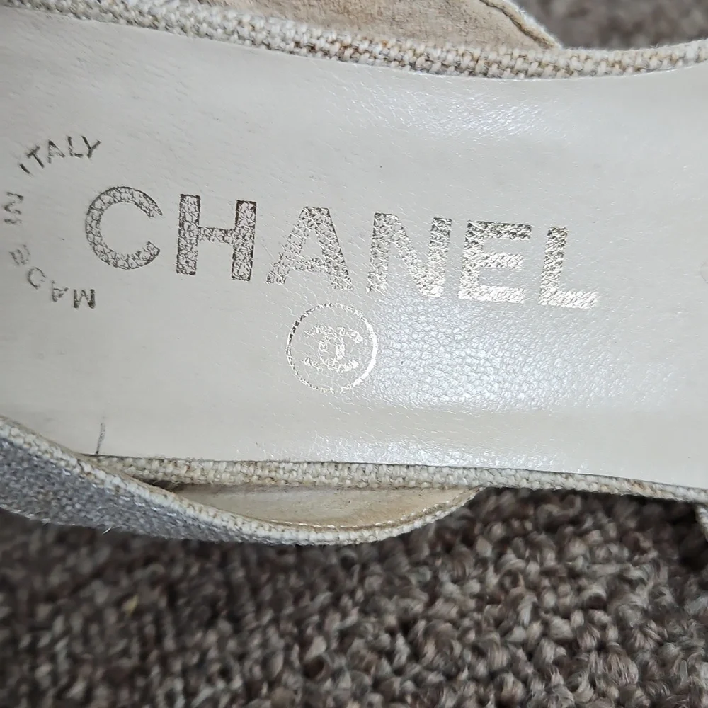 Chanel Beige Fabric Slingback Heels Gold Tone Metal Plate Sz 36 Womens - Picture 10 of 10